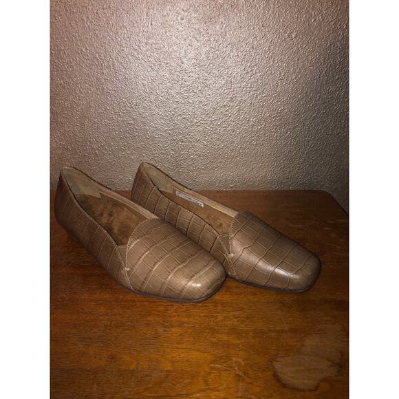 Vionic Orthaheel Doloris #386  Academia Comfort Faux Crock Cream / Tan Flats 6 - Picture 1 of 8